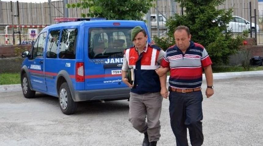 Minib&uuml;s Bekleyen Şahsa Aracıyla &Ccedil;arparak Ka&ccedil;an Zanlı Yakalandı