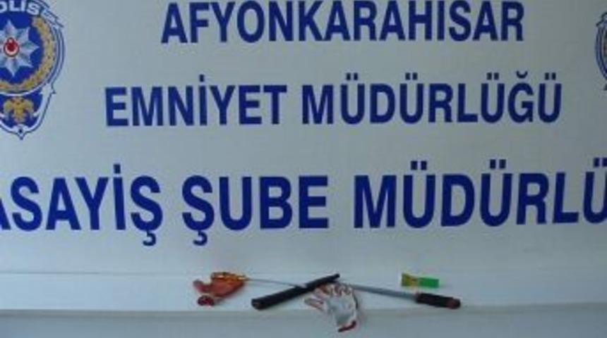 Afyonkarahisar&rsquo;da Eve Girmeye &Ccedil;alışan Hırsızla G&ouml;zc&uuml;s&uuml; Yakalandı