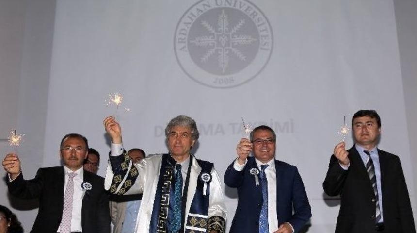 Ar&uuml; Yenisey Yerleşkesi, Mezuniyet Sevinciyle Daha Da Şenlendi