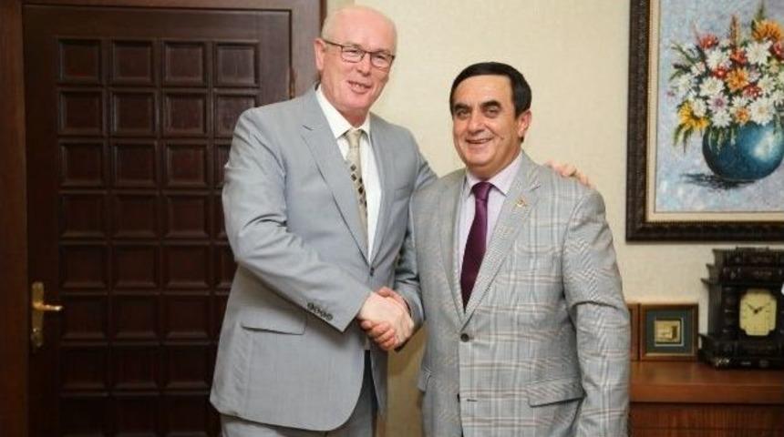 Mahmudiye Belediye Başkanı G&uuml;ndoğan'dan, Kazım Kurt&rsquo;a Ziyaret