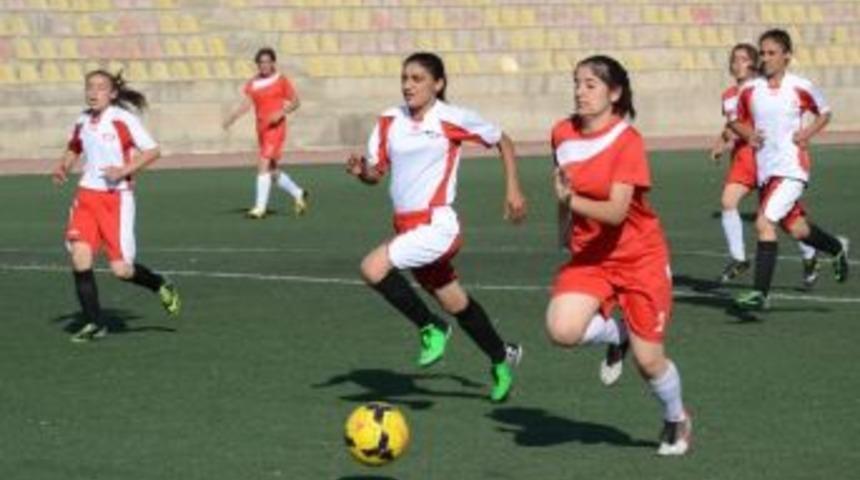 T&uuml;rkiye Gen&ccedil; Kızlar Futbol Şampiyonası