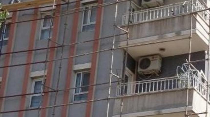 20 Yaşındaki Gen&ccedil; 5. Kattan Atladı