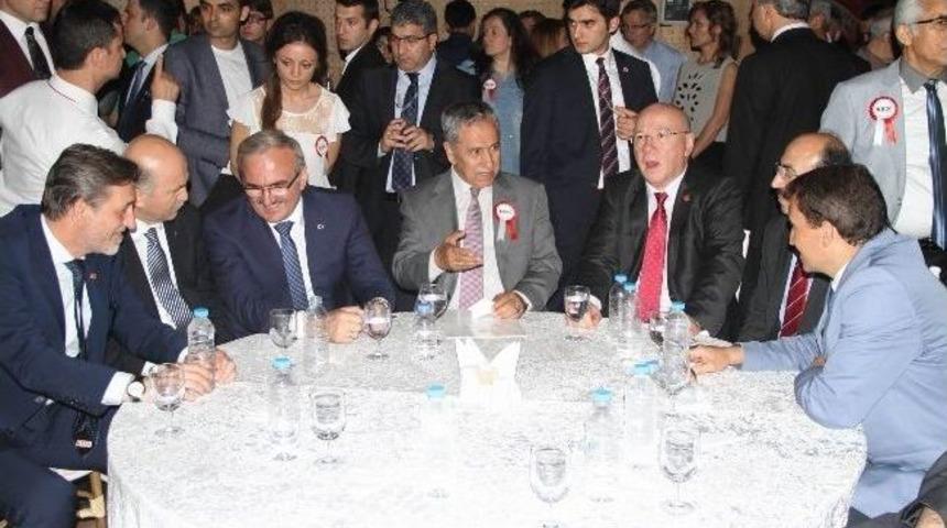 Başbakan Yardımcısı Arnı&ccedil;, Balyoz Kararını Değerlendirdi