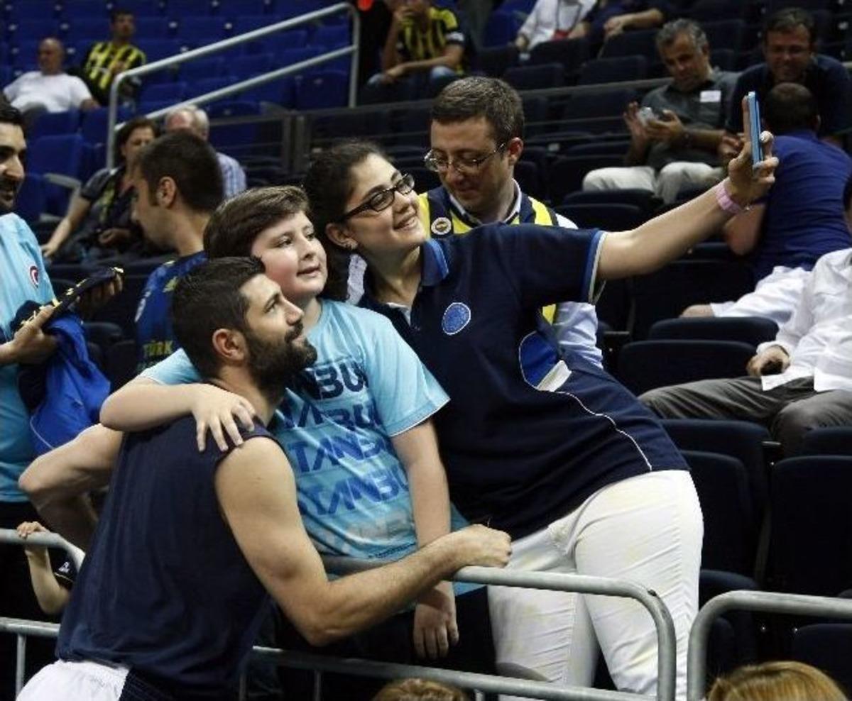 Fenerbah&ccedil;e &Uuml;lker-galatasaray Lıv Hospıtal Ma&ccedil;ı Tatil Edildi