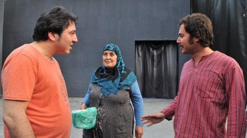 Piyanist Fazıl Say&rsquo;a K&ouml;y Yumurtası Hediye Edildi