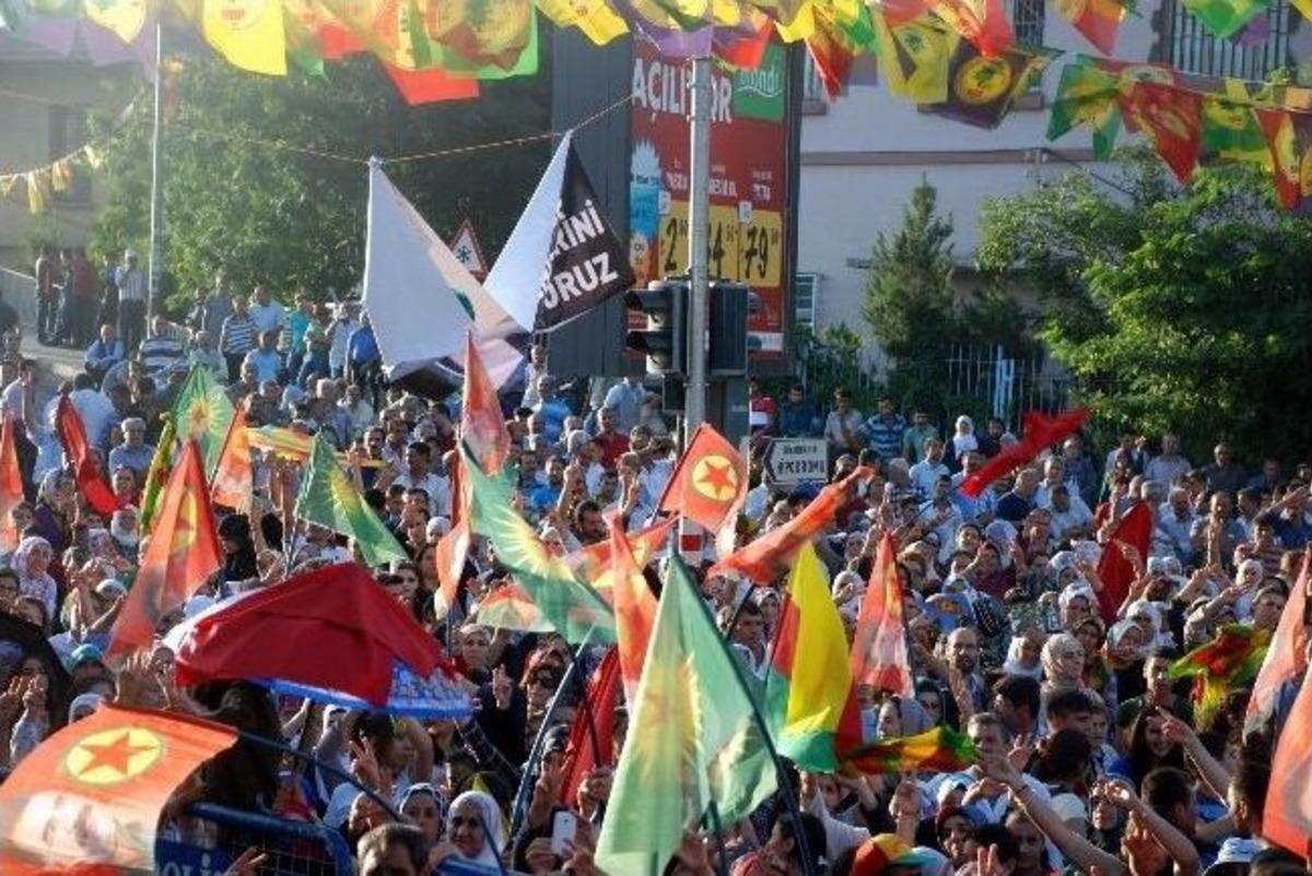Diyarbakır&rsquo;da &Ccedil;&ouml;z&uuml;m Ve &Ouml;zg&uuml;rl&uuml;k Mitingi