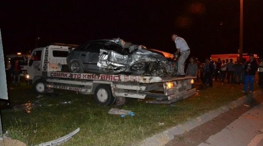 Sakarya'da İş&ccedil;i Servisiyle Otomobil &Ccedil;arpıştı: 3'&uuml; Ağır 20 Yaralı