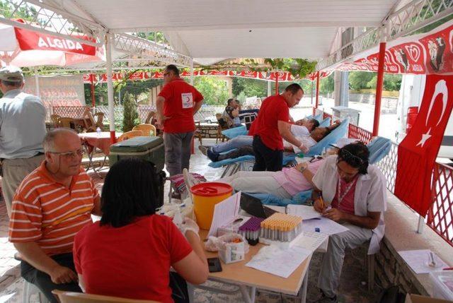 Türk Kızılayı Akseki'de Kan Topladı