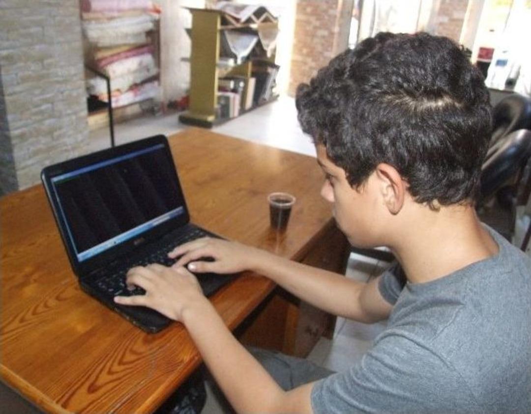 Google Ve Facebook'un A&ccedil;ıklarını Bulan 15 Yaşındaki Enis Getmez'e Google'dan Teşekk&uuml;r