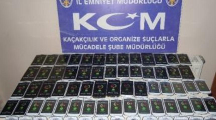 Erzurum&rsquo;da 71 Adet Ka&ccedil;ak Cep Telefonu Ve 11 Bin 500 Paket Ka&ccedil;ak Sigara Ele Ge&ccedil;irildi