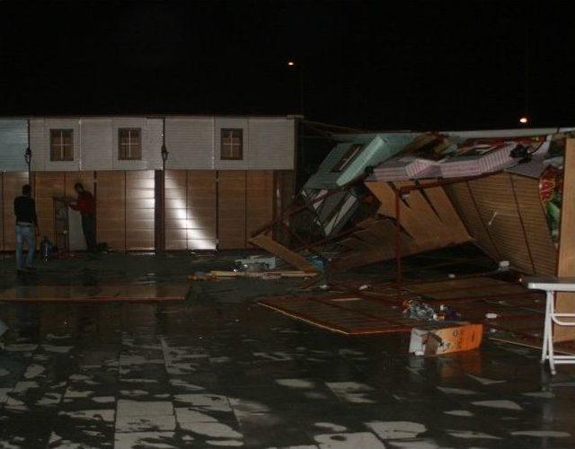 Ak&ccedil;akoca da Fırtına Stantları Devirdi 1