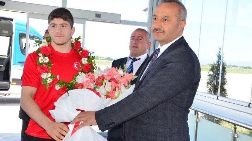 Avrupa Fatihi Ert&uuml;rk Omuzlarda