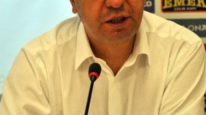 Futbol Antren&ouml;rlerine Zorunlu Seminer