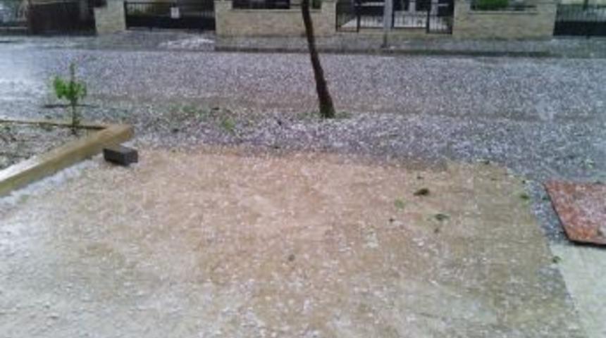 Dolu Yağışı Tarım Arazilerine Zarar Verdi