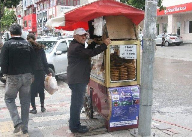 Afyonkarahisar&rsquo;da Şiddetli R&uuml;zgar Hayatı Olumsuz Etkiledi 1