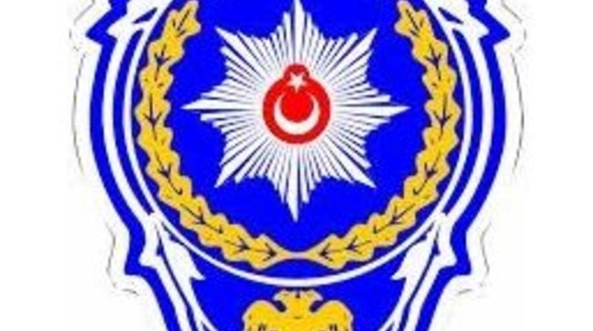 Polis Metruk Binaları Kontrol Altına Aldı