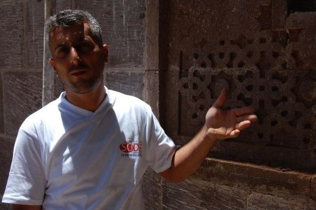 Bitlis&rsquo;te Taş S&uuml;sleme Sanatı