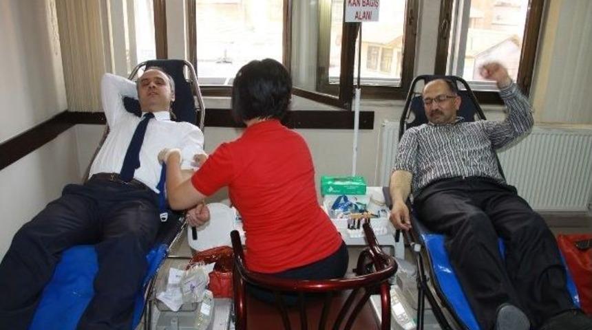 Ak Partililerden Kan Bağışı