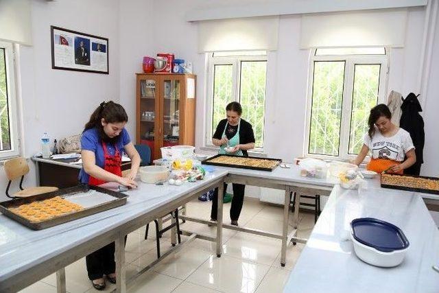 Şehitkamilli Ev Hanımlarından Pasta Kursuna Yoğun İlgi