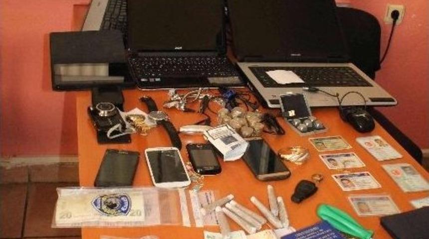 Hem Hırsızlık Hem Tatil Yaptılar