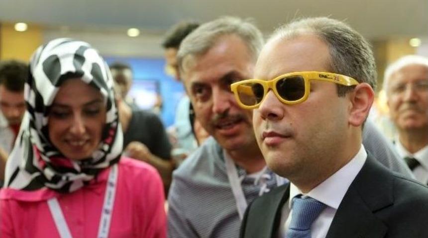 Bakan Kılı&ccedil;&rsquo;tan İhlas Koleji&rsquo;nin 3d Eğitimine &Ouml;vg&uuml;