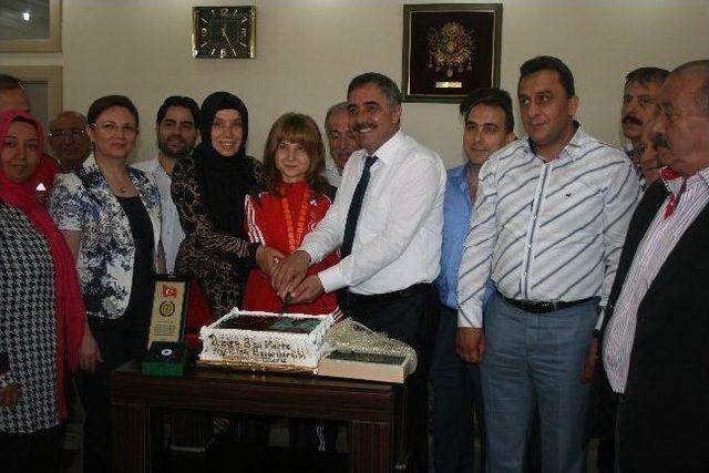 Ey&uuml;p G&uuml;ler den D&uuml;nya &Uuml;&ccedil;&uuml;nc&uuml;s&uuml;ne Destek 1