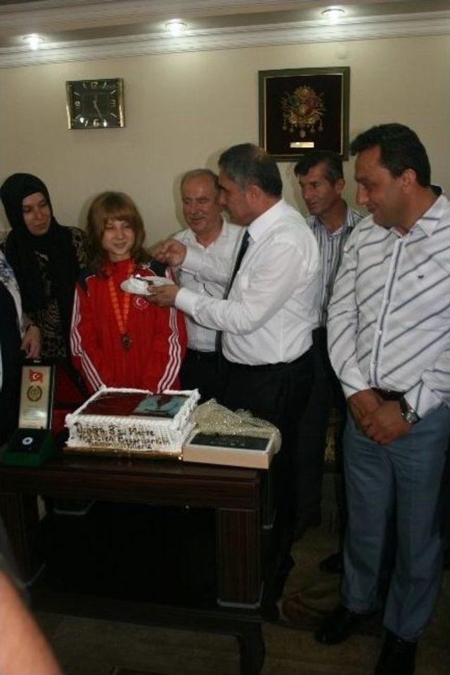 Ey&uuml;p G&uuml;ler den D&uuml;nya &Uuml;&ccedil;&uuml;nc&uuml;s&uuml;ne Destek 2