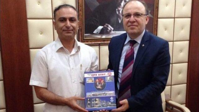 Valiye Menengiç Kahvesi Ve Perde Pilav Tenceresi Hediye Edildi