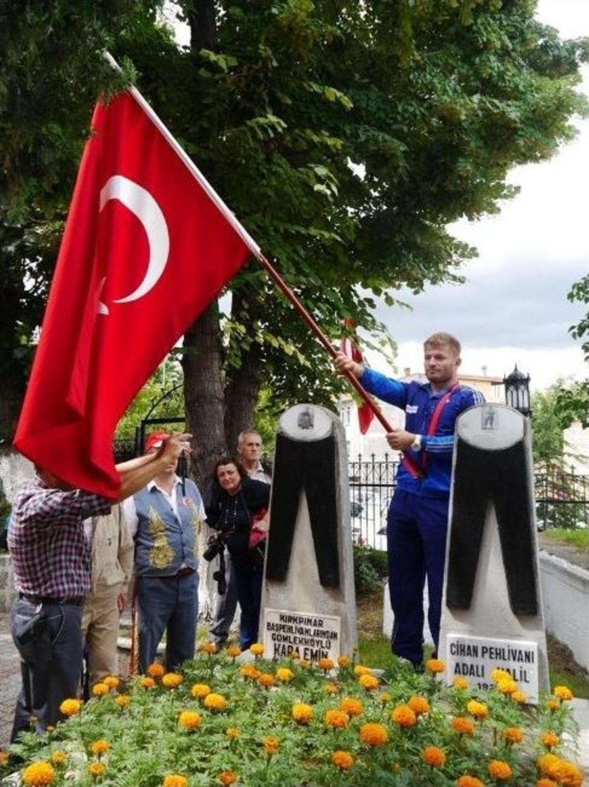 Tarihi Kırkpınar Yağlı G&uuml;reşleri, Kırkpınar Ağasının Karşılanması İle Başladı