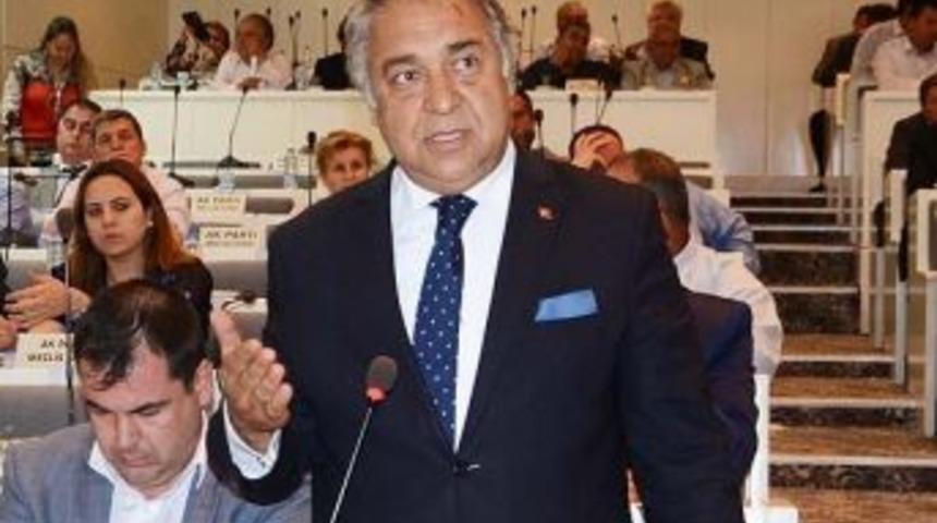 İzmir'de Ak Parti-b&uuml;y&uuml;kşehir Polemiği