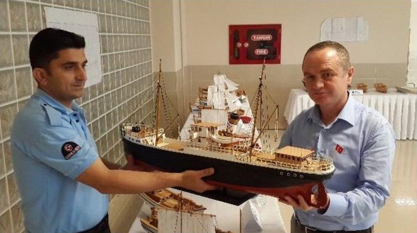 Adliyede Gemi Maketi Sergisi