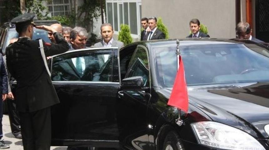 Cumhurbaşkanı Gül, Cuma Namazına Davutoğlu İle Birlikte Gitti