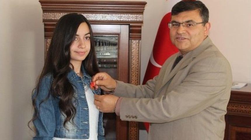 Beyşehir&rsquo;de Başarılı &Ouml;ğrenciler Altınla &Ouml;d&uuml;llendirildi