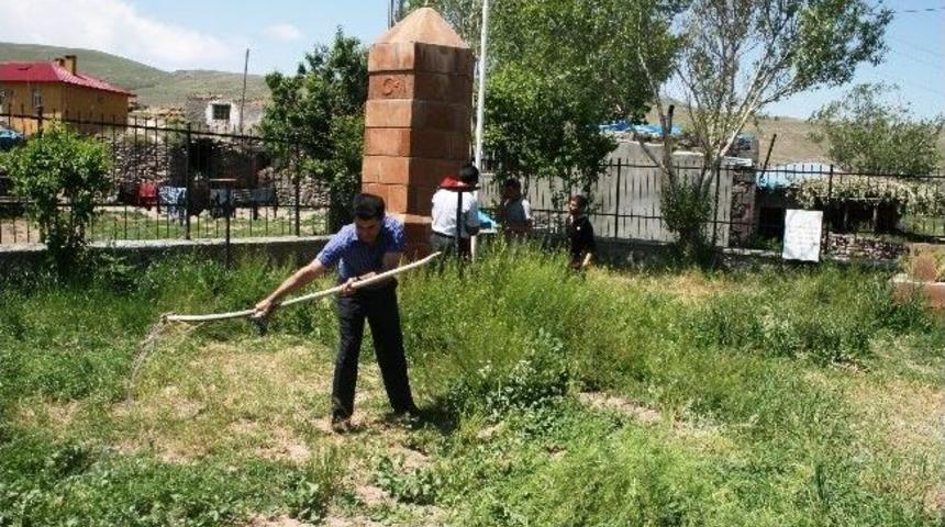 Gedikli Şehitliği&rsquo;nde &Ccedil;evre Temizliği