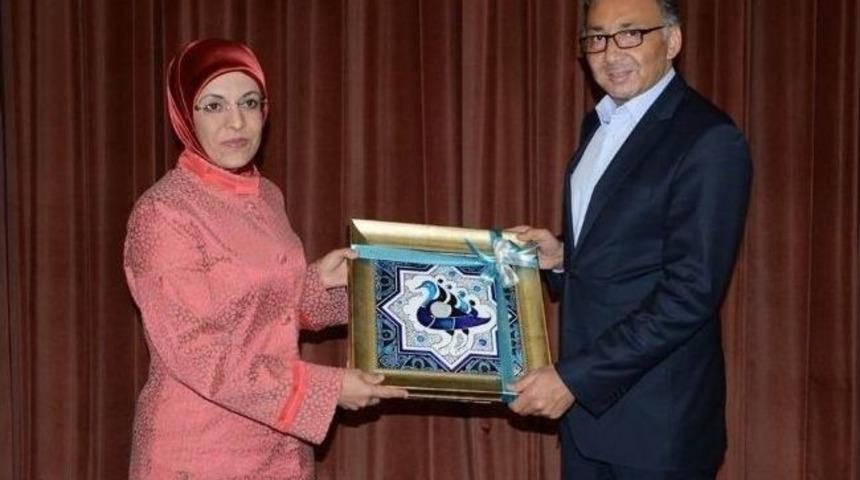 Gazeteci Alper Tan Meram&rsquo;da Konferans Verdi