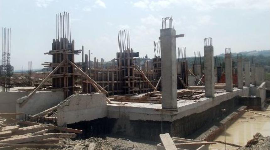 Altınova Spor Salonu Y&uuml;kseliyor