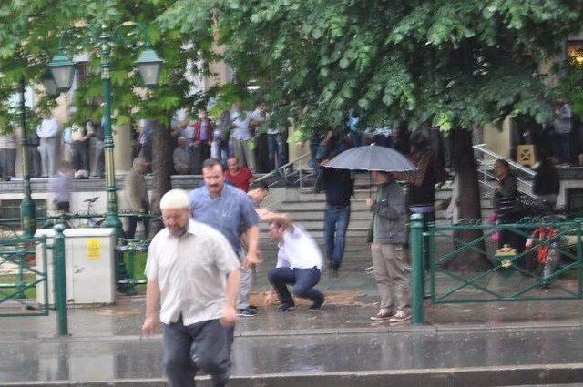 Cuma Cemaatinin Zor Anları 2