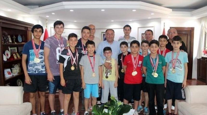 Yalovalı Masa Tenis&ccedil;iler Başarılarını Salman&rsquo;la Paylaştı