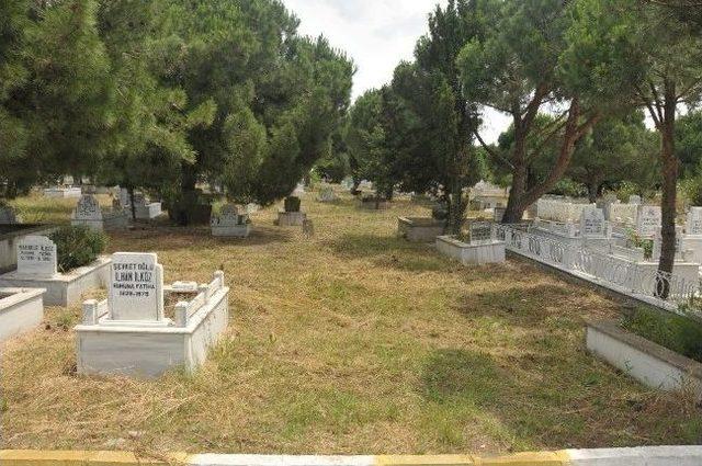 Bandırma da Mezarlıklara Bakım 2