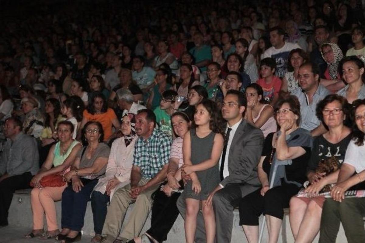 Bornova'da Kahkaha Tufanı