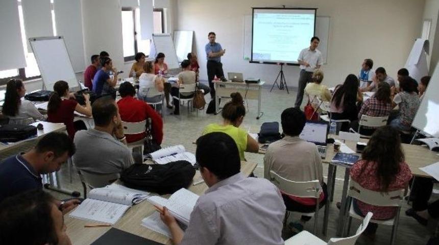 Proje Eğitimi İ&ccedil;in Akademisyenler Ua&uuml;&rsquo;de Buluştu