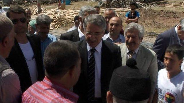 Yanılmaz, Kardeşinin Yaptırdığı Caminin Temelini Attı