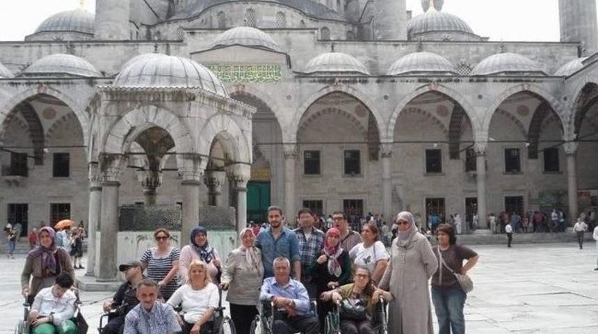 Boz&uuml;y&uuml;k Engelliler Derneği &Uuml;yeleri İstanbul Turunda