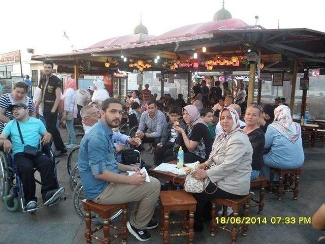 Boz&uuml;y&uuml;k Engelliler Derneği &Uuml;yeleri İstanbul Turunda 1