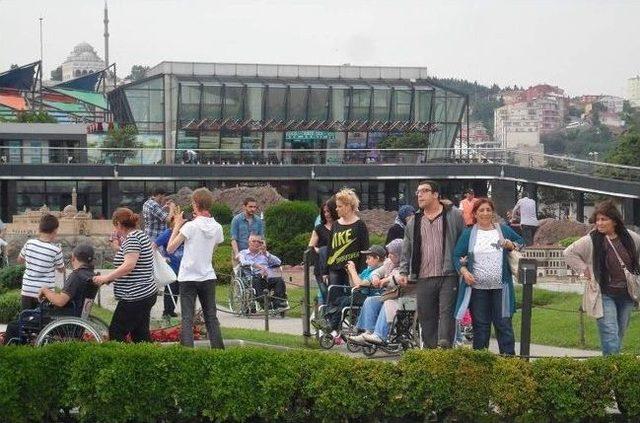 Boz&uuml;y&uuml;k Engelliler Derneği &Uuml;yeleri İstanbul Turunda 2