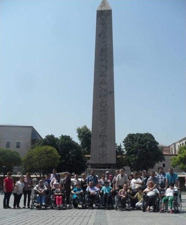 Boz&uuml;y&uuml;k Engelliler Derneği &Uuml;yeleri İstanbul Turunda 3