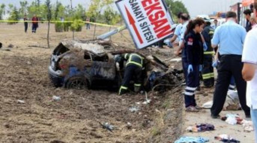 Eskişehir&rsquo;de Feci Trafik Kazası: 2 &Ouml;l&uuml;, 1 Yaralı