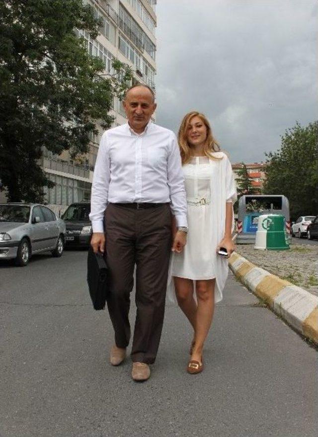 (&ouml;zel Haber) Dursun &Ccedil;i&ccedil;ek, Kızıyla El Ele &Ouml;zg&uuml;rl&uuml;ğ&uuml;n Tadını &Ccedil;ıkardı 1