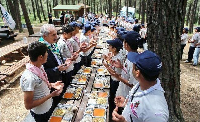 Suriyeli Çocuklar, Başakşehir İzci Kampı’nda Ağırlanıyor