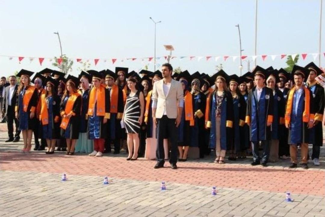 Avrasya &Uuml;niversitesi İlk Mezunlarını Verdi